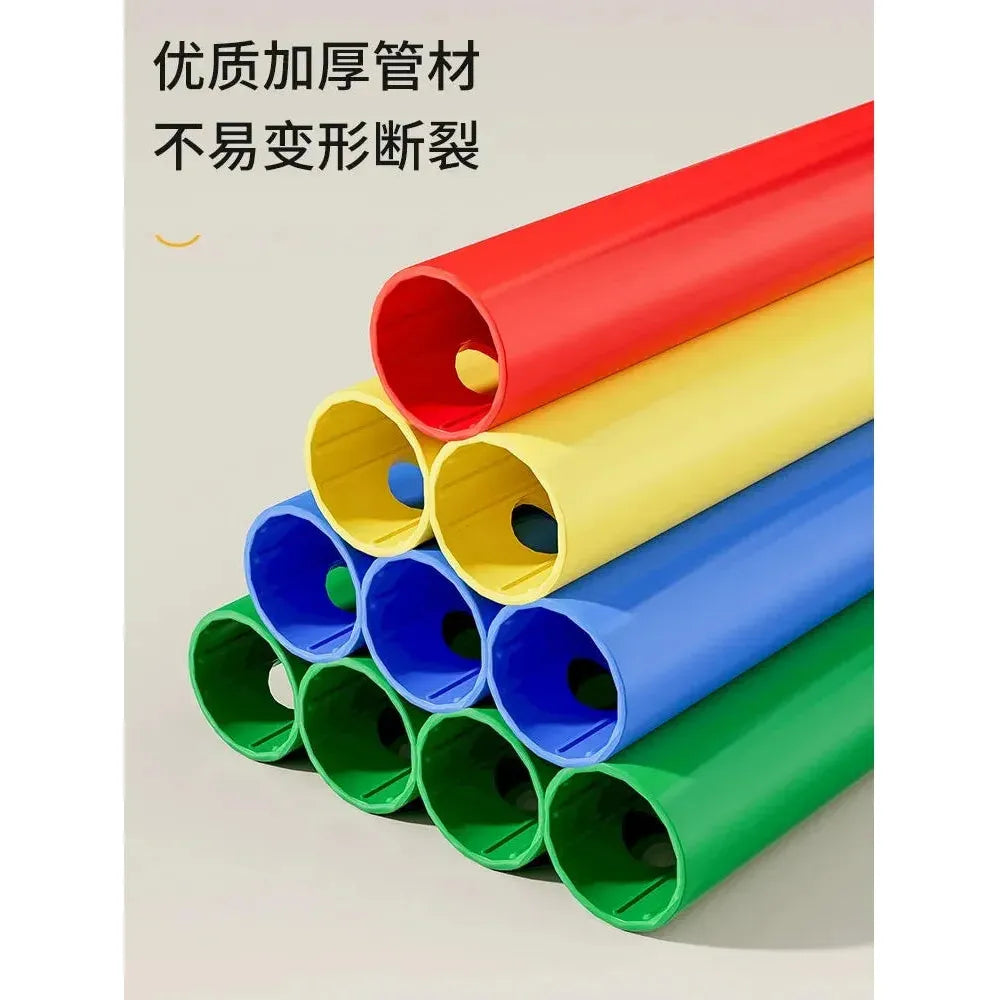 A pyramid of colorful plastic tubes in red, yellow, blue, and green evokes the Indoor Climbing Frame Set for Kids—including a slide, swing, and sensory play equipment—with Chinese text displayed on the left side.